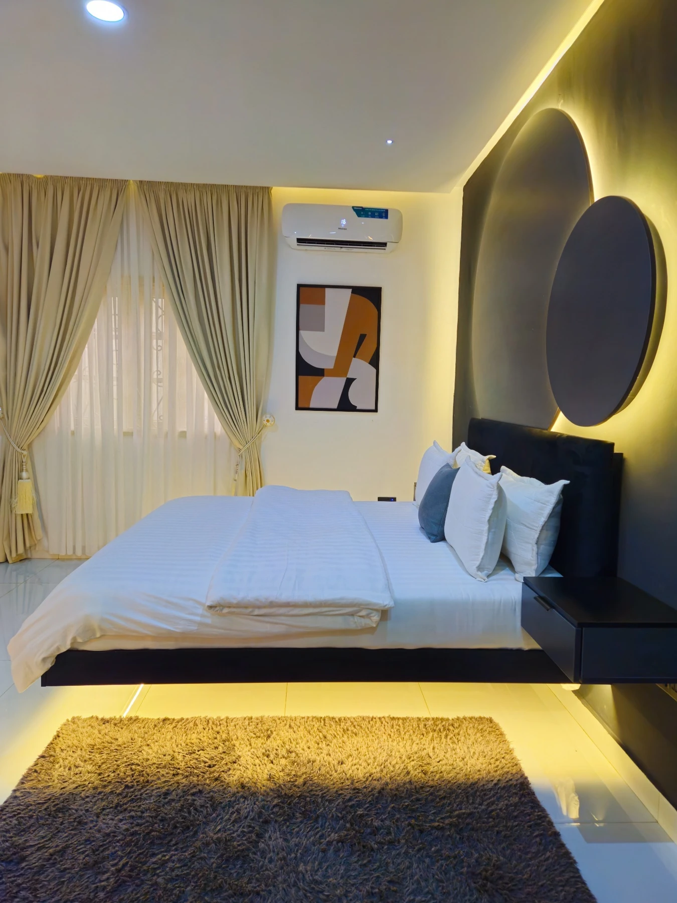 Mustang Luxe apartment in Mabushi